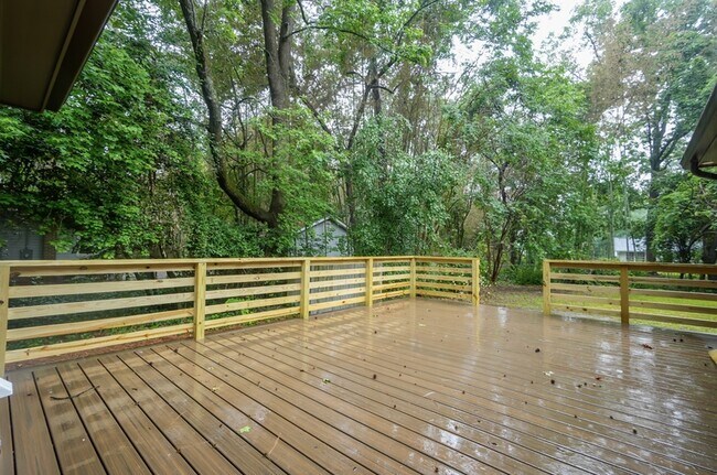 Building Photo - 440 S May St