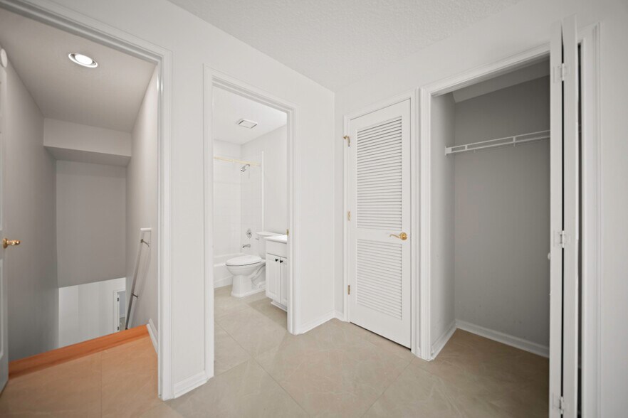 Building Photo - 10061 Vineyard Lake Rd E