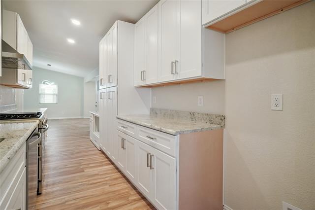 Building Photo - 902 Jardin Dr