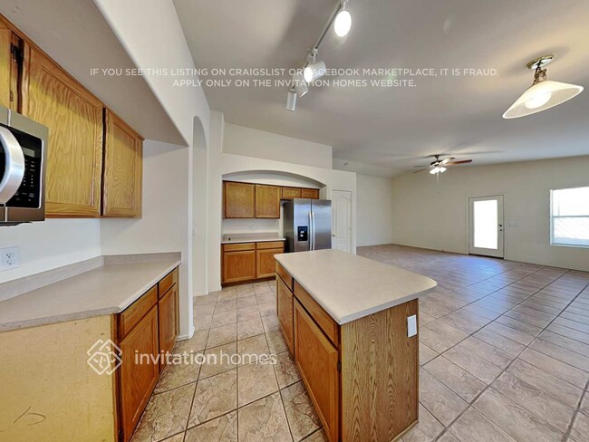 Building Photo - 9726 W Tonopah Dr