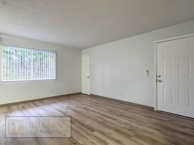 Building Photo - Shade Tree Apartments