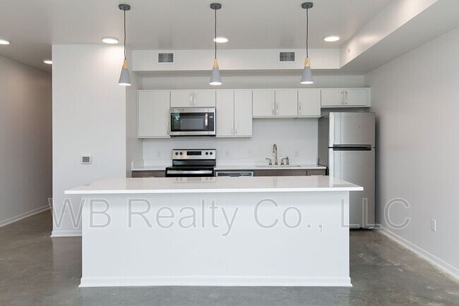 Building Photo - 315 5th St