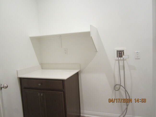 Building Photo - COOL POOL, PARKS AND NEAR NEW 3 BR PLUS DEN IN MEINFEE