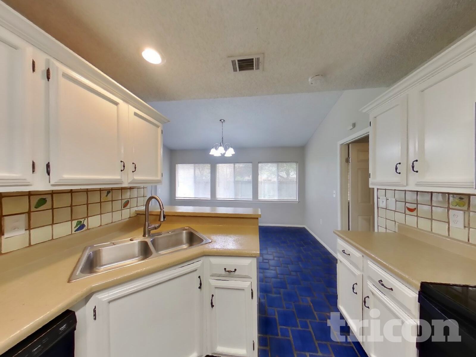 Building Photo - 9302 Points Edge