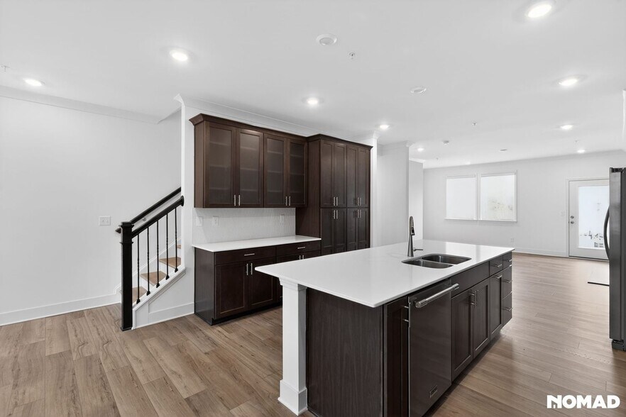 Building Photo - 811 Atkins Ln