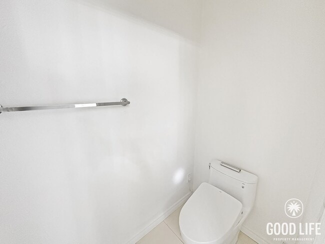 Building Photo - Highly Desired Irvine Living | 3-Bed, Office, Gated Community