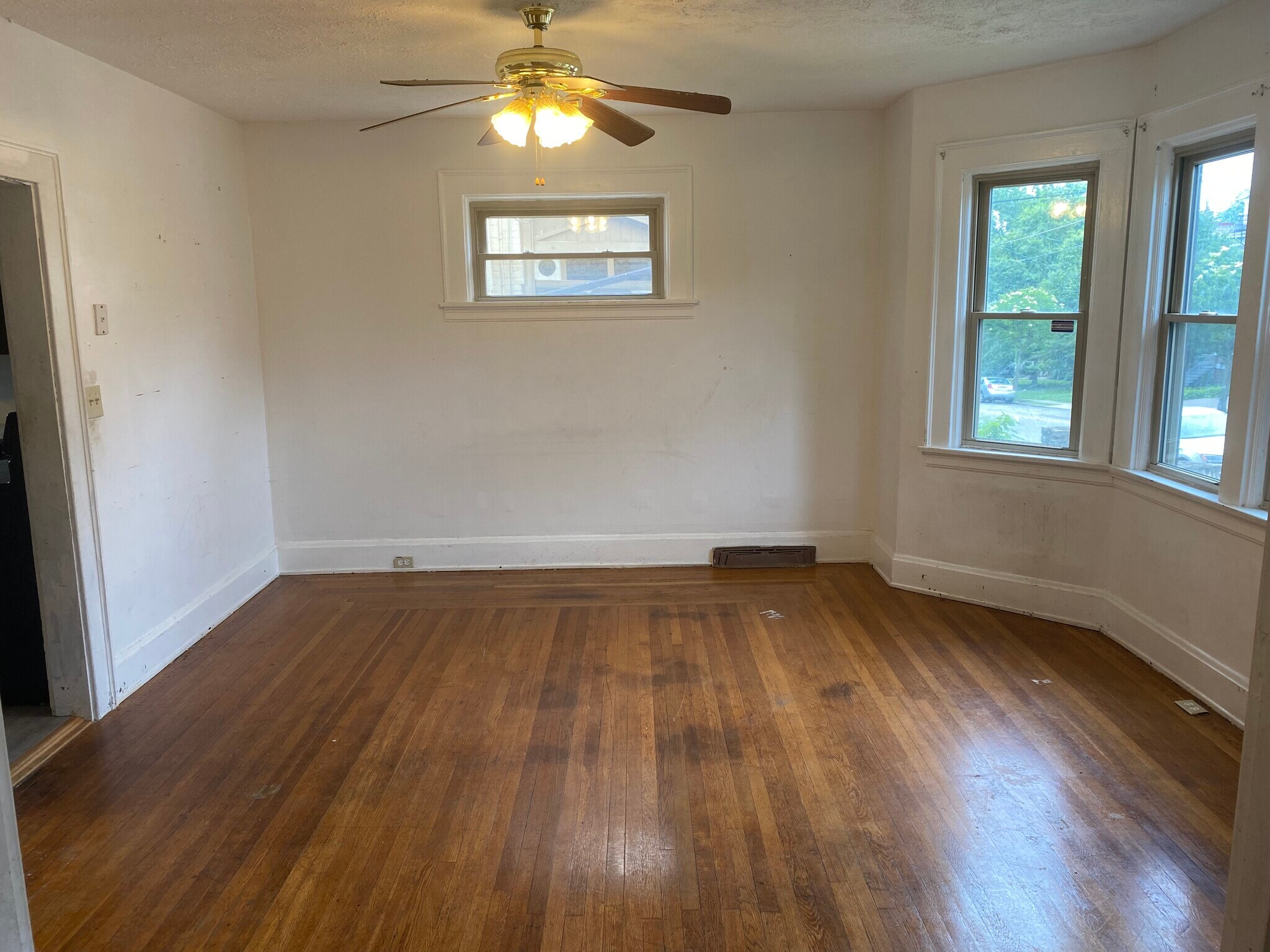 Building Photo - 2631 Bellevue Ave