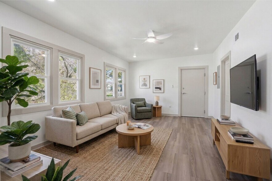 Building Photo - 720 Spain St