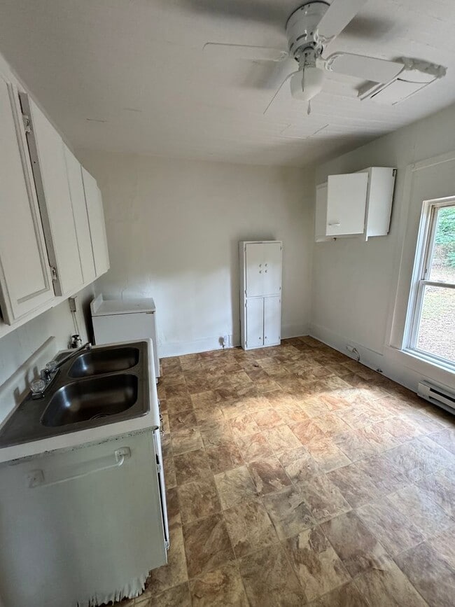 Building Photo - 2 or 3/1 in Grover, NC really located in E...