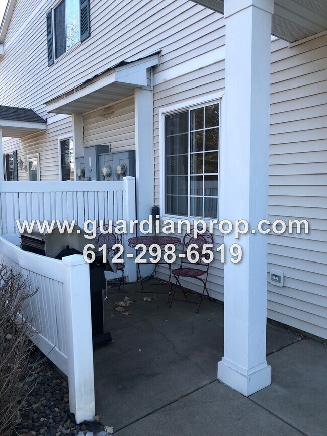 Building Photo - End Unit Townhouse Available December 1, O...
