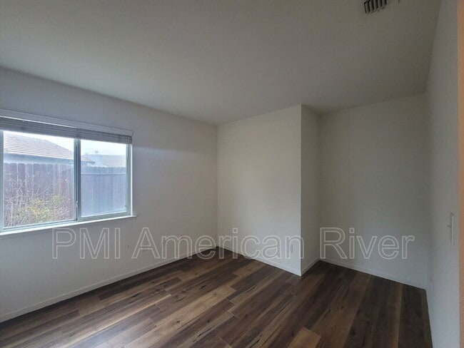 Building Photo - 8695 Misty Ct