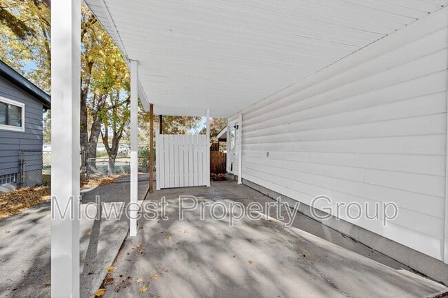 Building Photo - 535 Bardot Dr