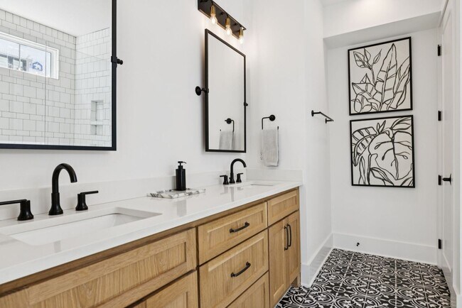 Building Photo - Experience elevated living in this beautifully crafted brick residence located in the heart of Ed...