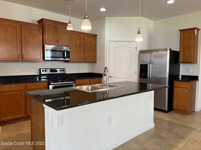 Building Photo - 728 Remington Green Dr SE