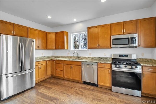 Building Photo - 5849 Broadway St