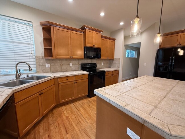 Building Photo - 7704 McKinley Loop NE