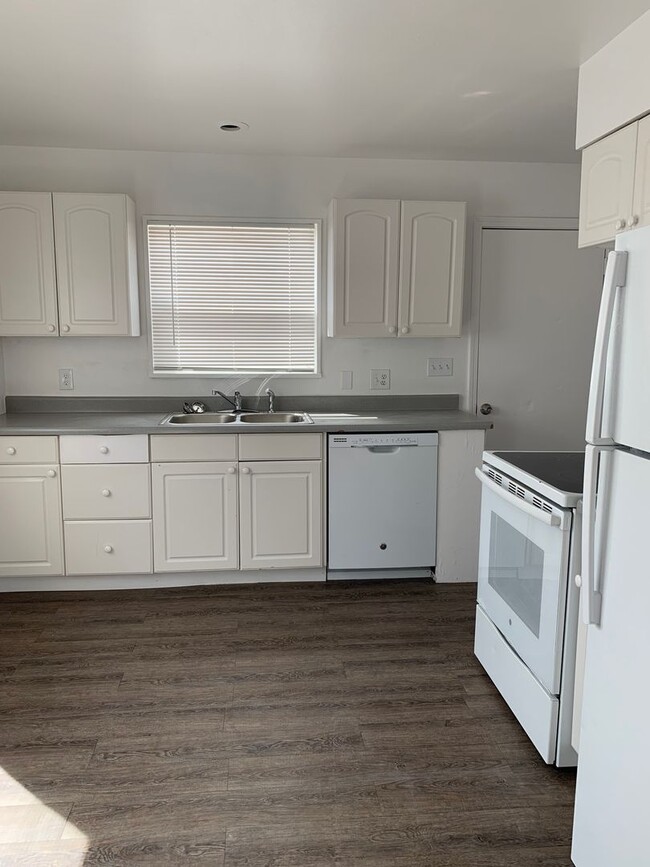Building Photo - Great 3 Bedroom Home
