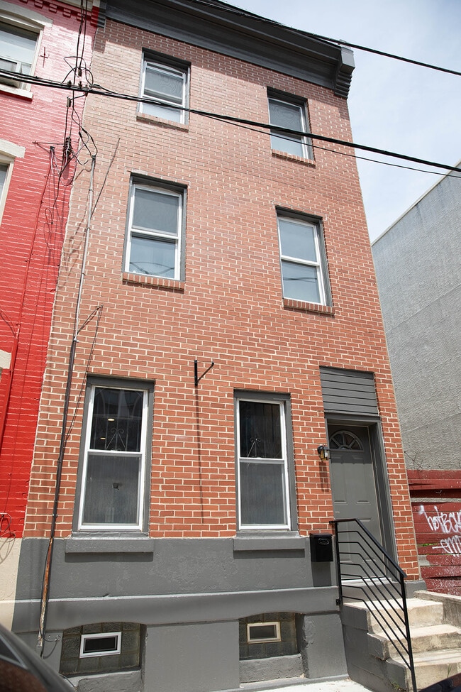 Building Photo - 1723 Monument St