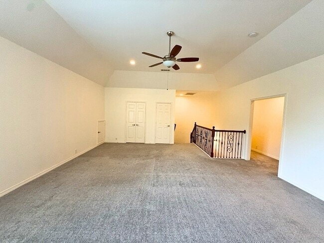 Building Photo - 1205 Golden Gate Dr