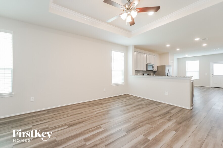 Building Photo - 5831 Longhorn Run Ln