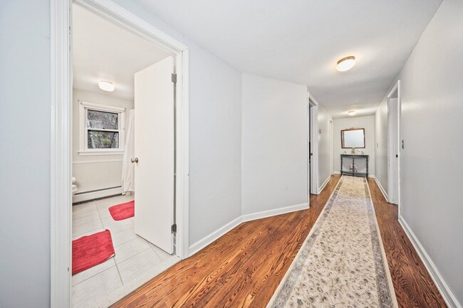 Building Photo - 138 Wildwood Cir