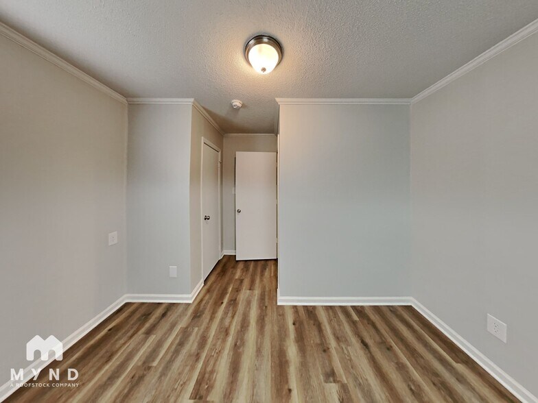 Building Photo - 211 Buckskin Dr