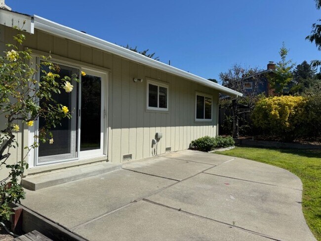 Building Photo - 4 bedroom Moraga home is now available for...