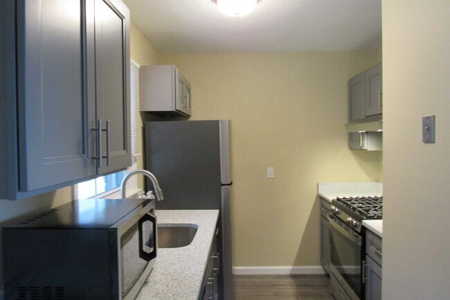 Building Photo - 37 Alpine Dr