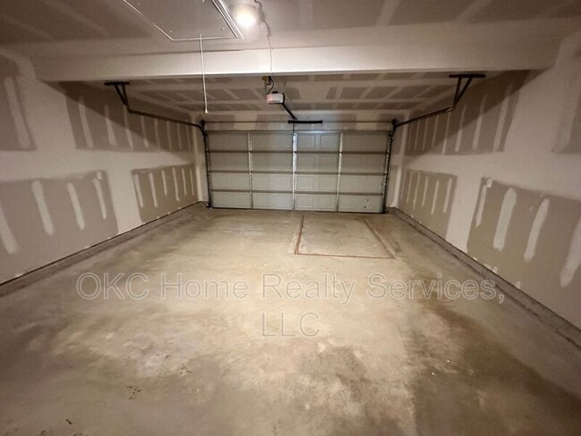 Building Photo - 618 NW 119th St