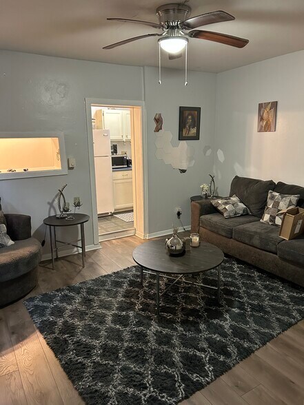 Primary Photo - 405 1st St