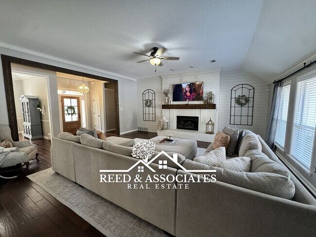 Building Photo - 4 bedrooms plus pool in Collierville!