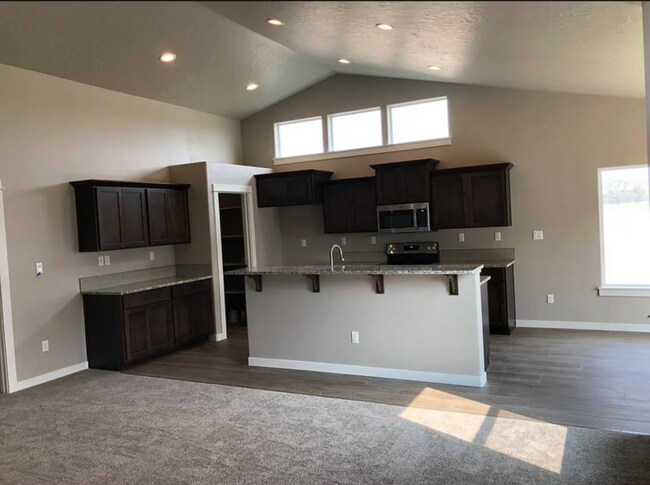 Building Photo - 5683 E Upminster St