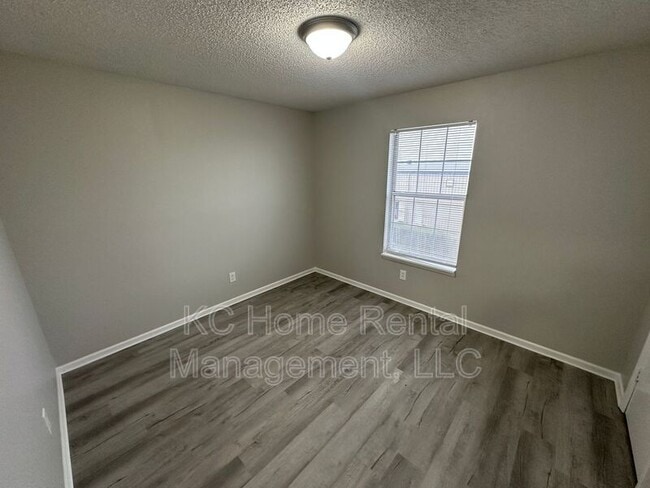Building Photo - 812 Saddlewood St