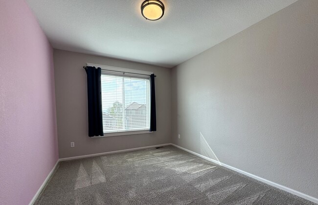 Building Photo - 2390 Broadleaf Loop