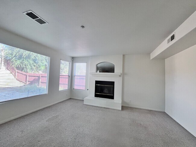Building Photo - 11811 Columbia Ct