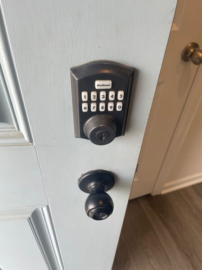 Building Photo - Stunning 3BR 3BA Home w/ Private Patio • Full Appliance Suite • Wooded-View Patio in Nashville