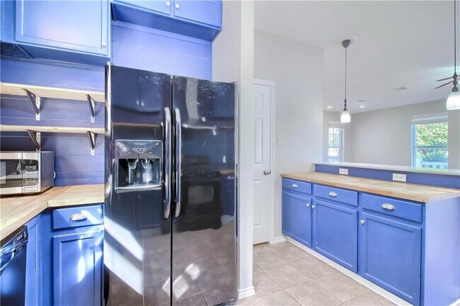 Building Photo - 706 Big Spring Dr