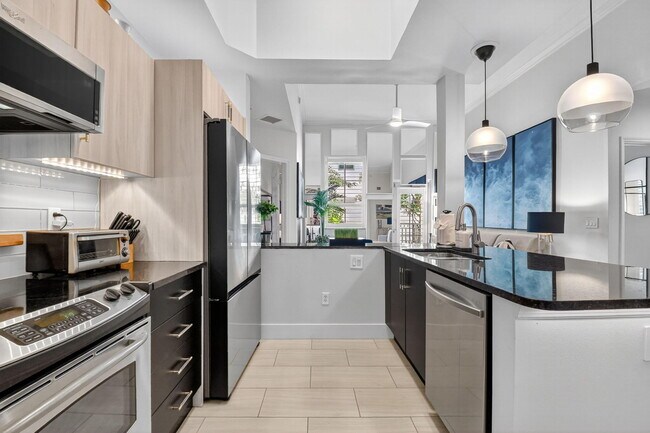 Building Photo - 600 S Dixie Hwy