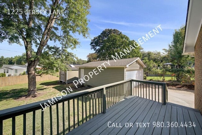Building Photo - 1225 Jersey Ln