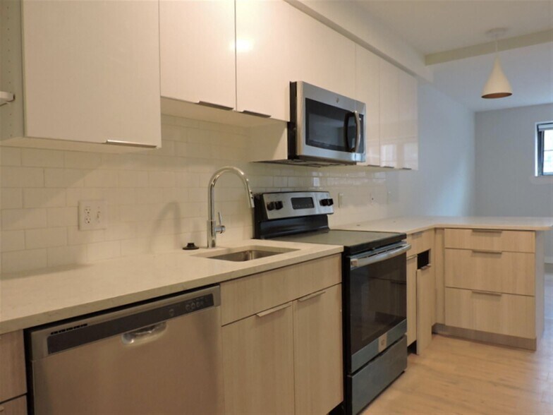 Building Photo - 22 Soden St