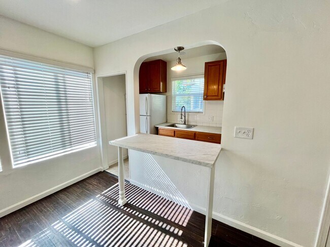 Building Photo - Spacious Studio with Archways, Kitchen Isl...