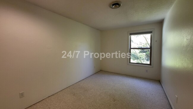 Building Photo - Stunning Home in Tranquil SW Neighborhood