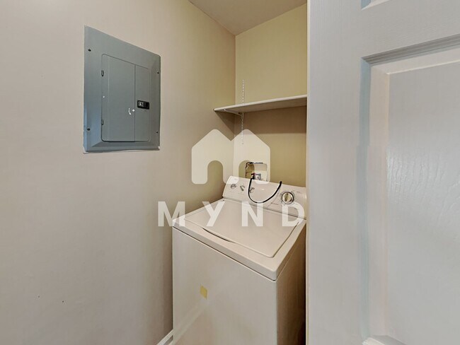 Building Photo - 213 Toby Springs Ln