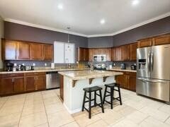 Building Photo - 1534 E Kings Ct