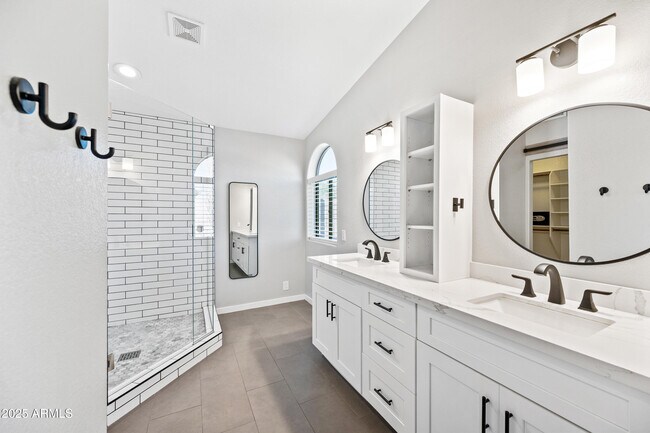 Building Photo - 2508 E Paraiso Dr