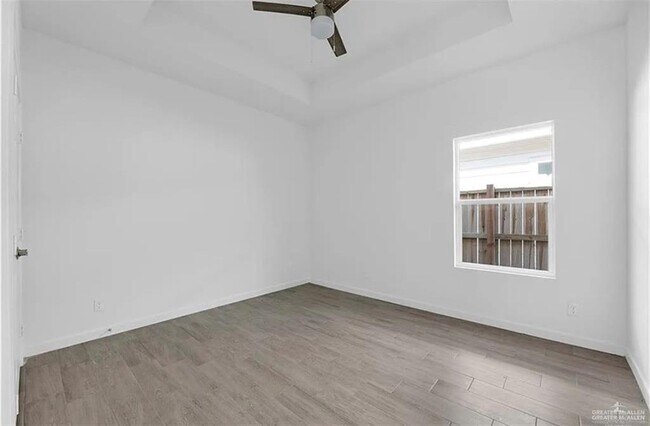 Building Photo - 10 Marcela Dr