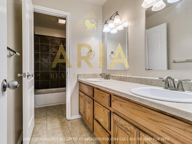 Building Photo - *611-613 Welston Cr.