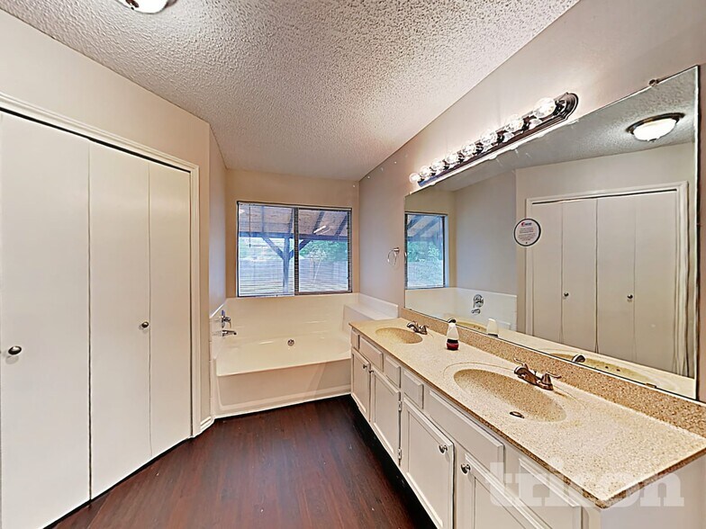 Building Photo - 4740 Waxwing Dr