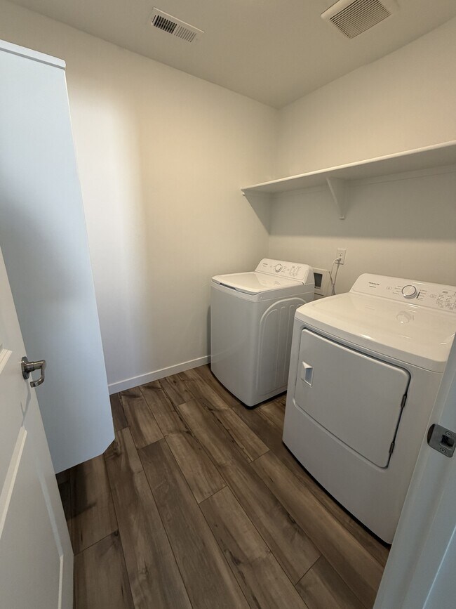 Building Photo - 273 Lightning Ave