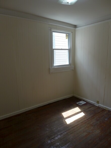 Building Photo - 341 E 28th St